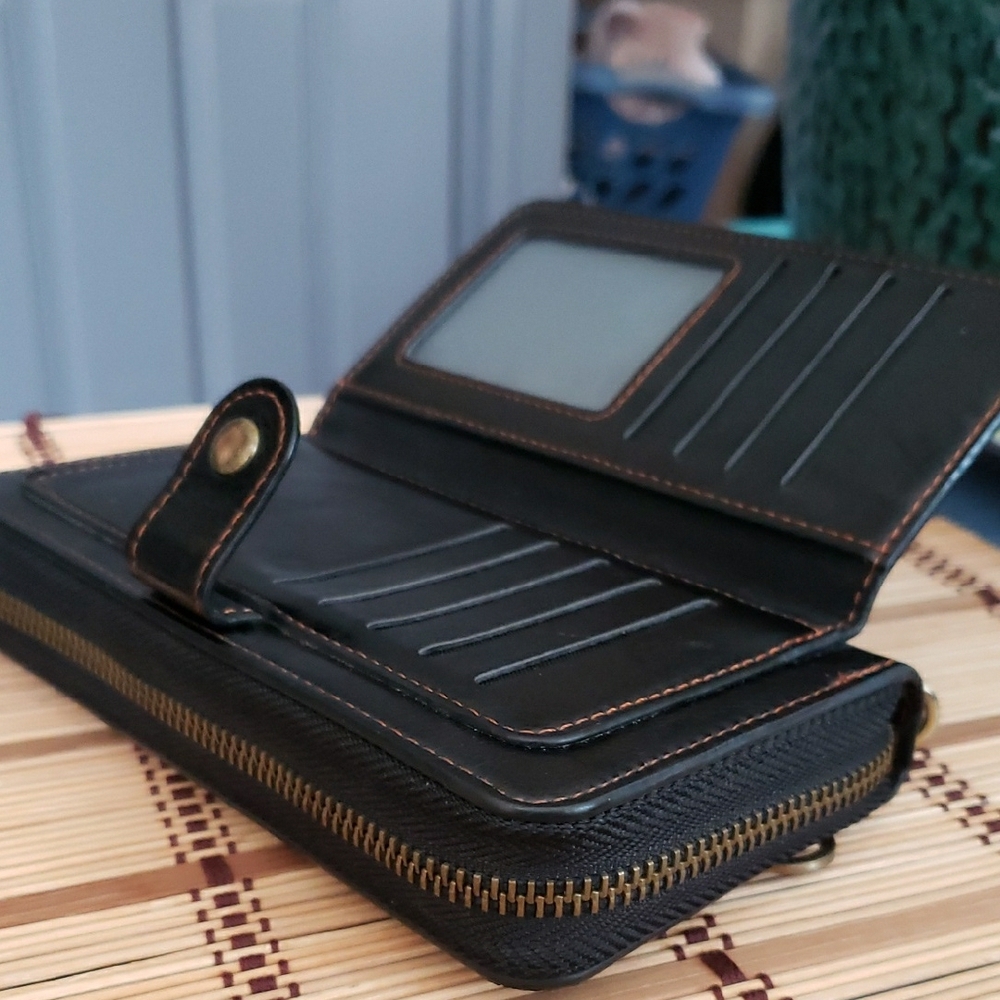 Pola Leather Wallet with Snap Closure - Picture 3 of 7